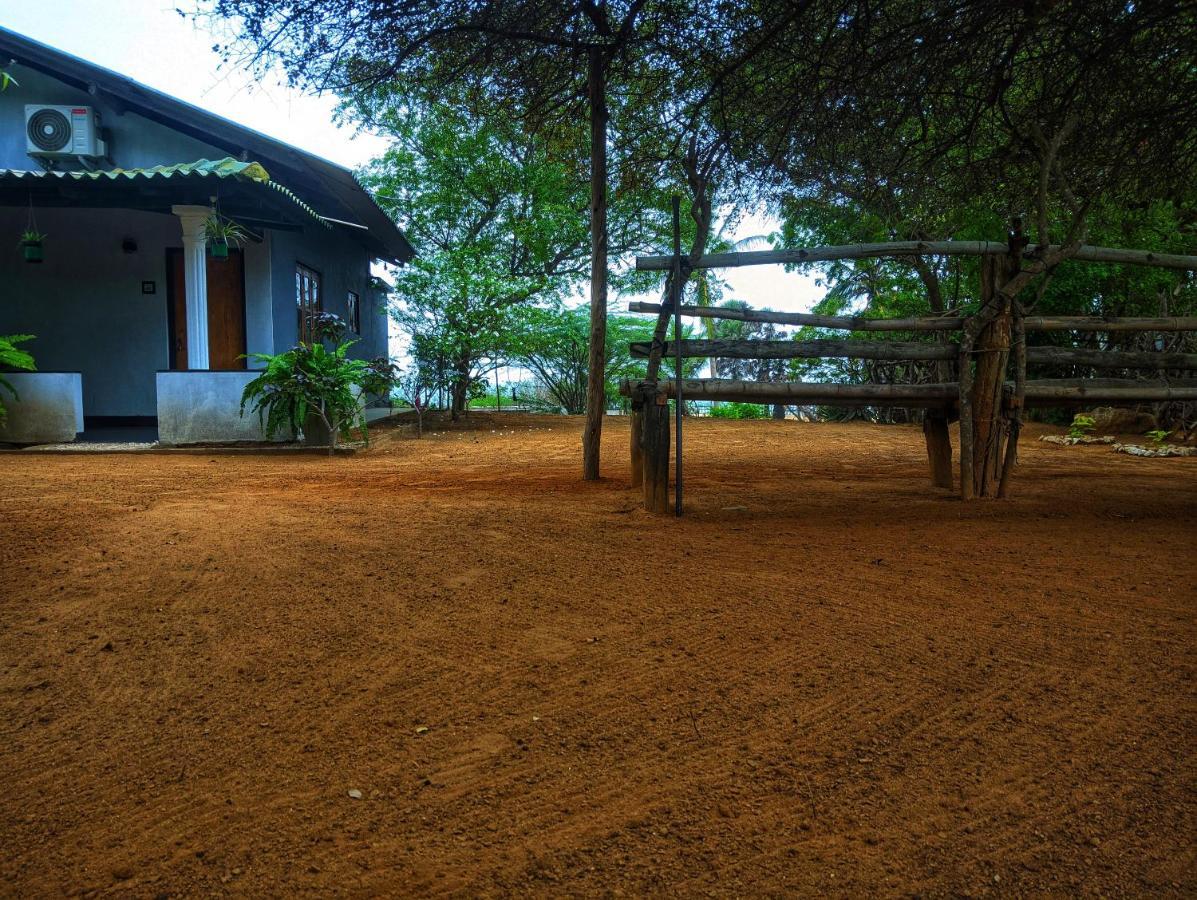 Beach Bungalow Yala Kirinda  Exteriör bild